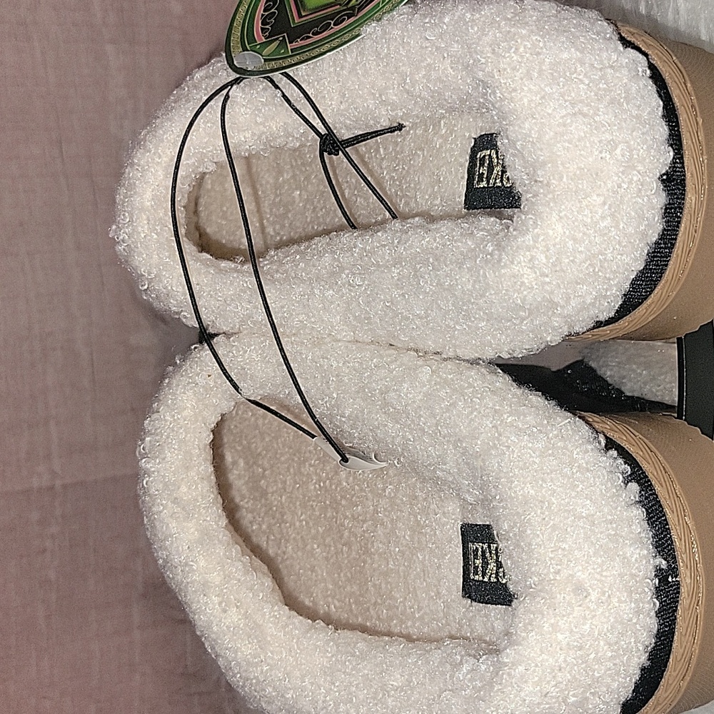 Wicked Slippers - Picture 5 of 7